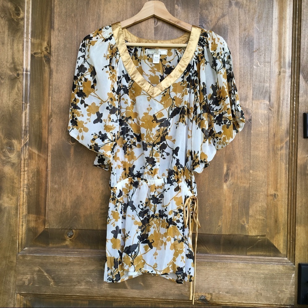 Women's small sheer butterfly sleeve blouse 🌼 - Picture 2 of 6